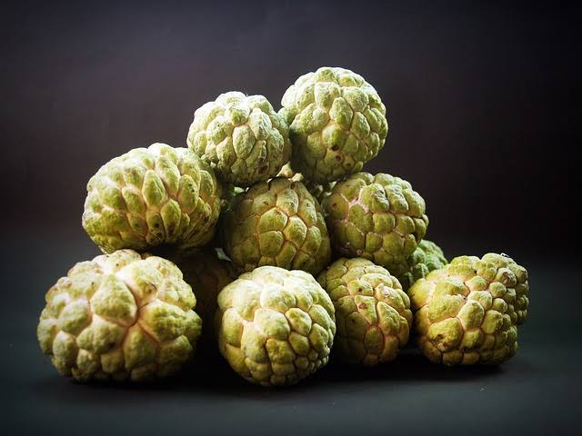 CUSTARD APPLE (1 kg, 5)